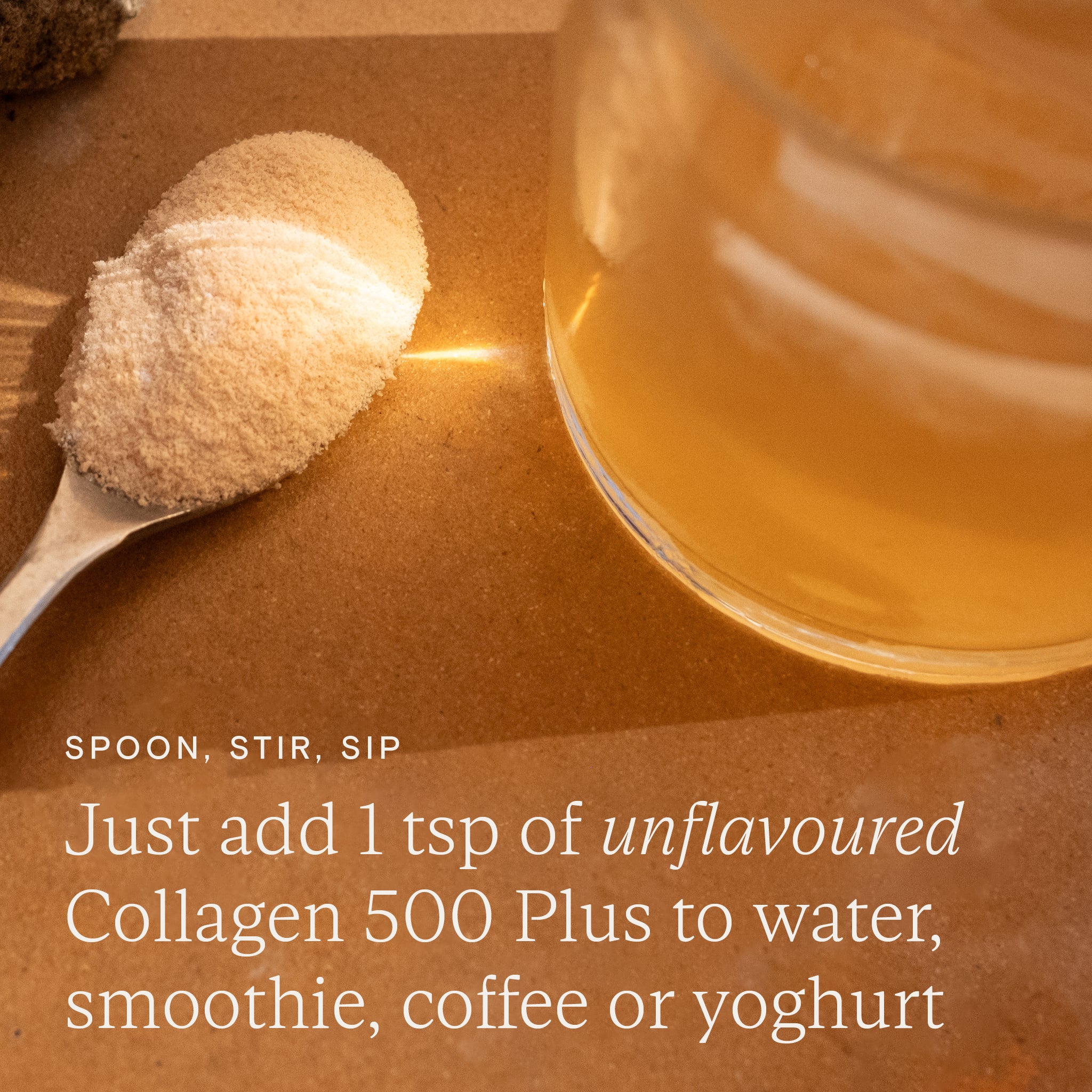 Spoon with unflavoured Collagen 500 Plus powder next to a glass of dissolved drink for easy preparation.